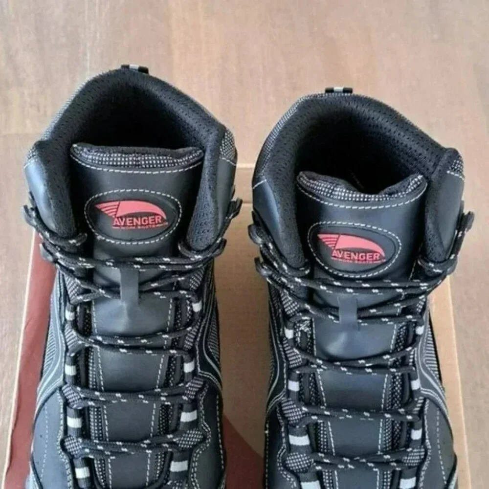 Avenger Boots: Men's 6